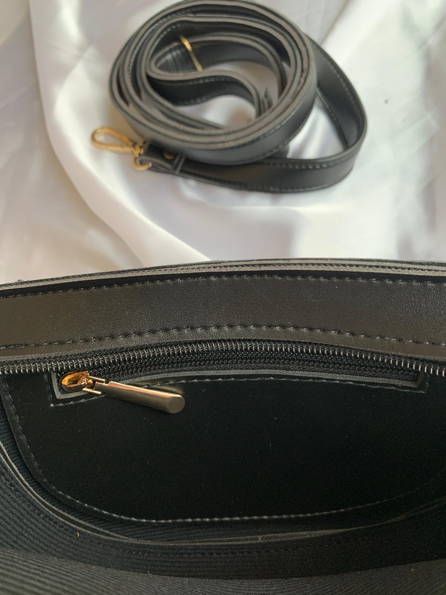 Versatile black crossbody purse