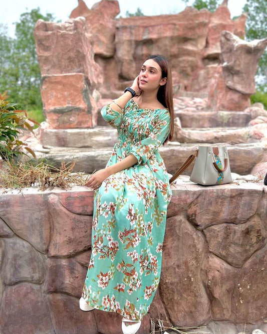 Elegant ladies handbag set with colourful strap