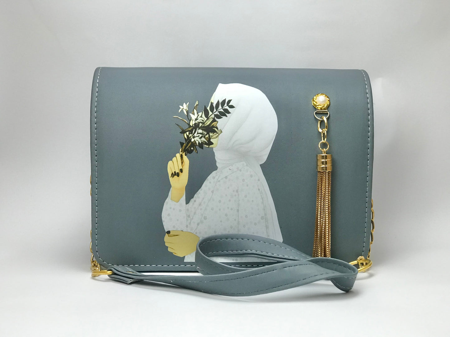 Bloom-inspired illustrated purse for daily use