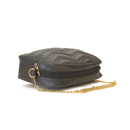 Women’s crossbody bag with golden chain
